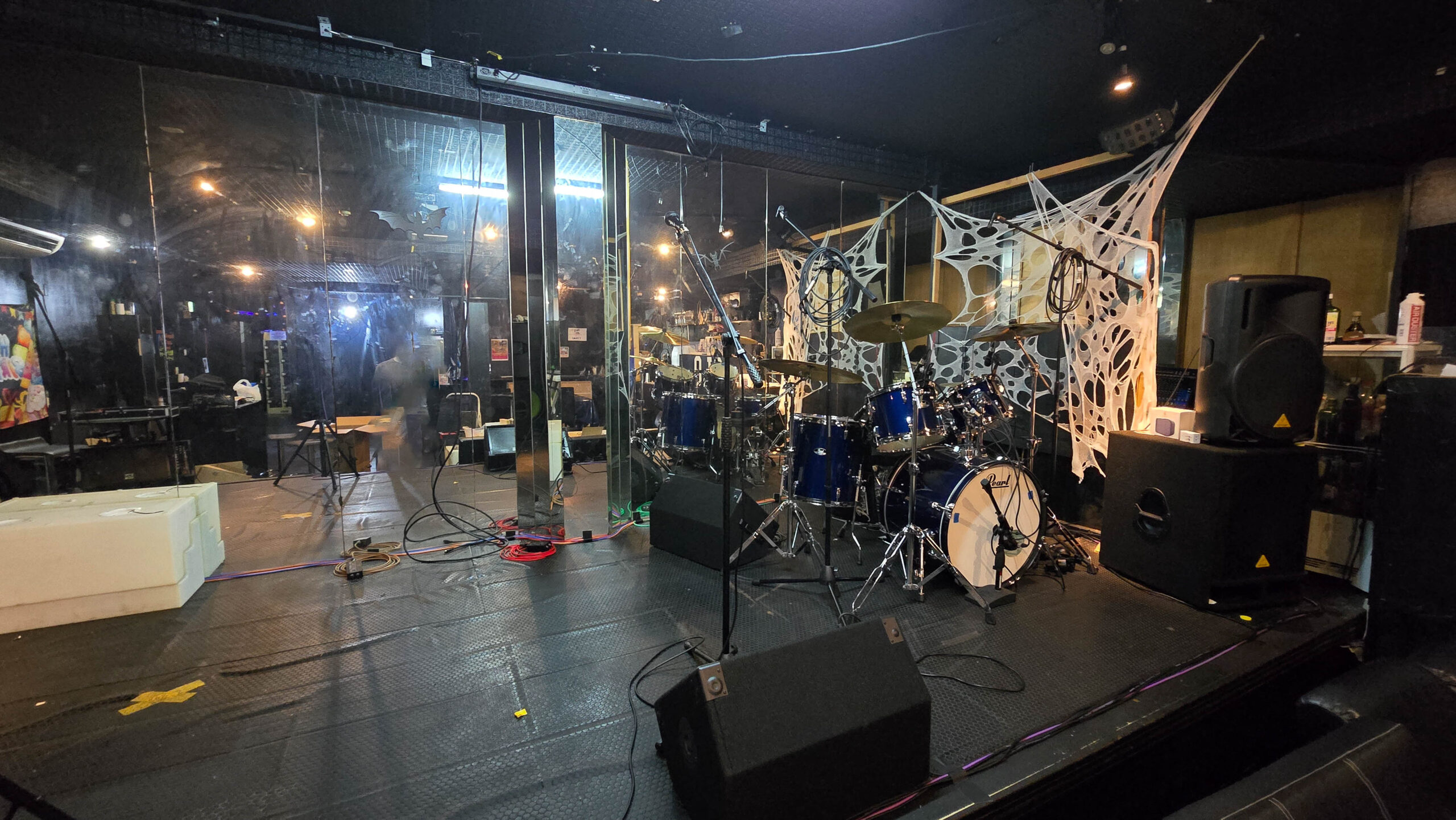 YOLO Kitchen stage and equipment / YOLO Kitchen ステージ・機材